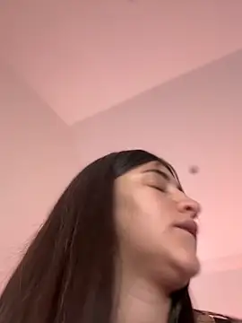 AhriCutte online show from November 2025 05:02:01 PM