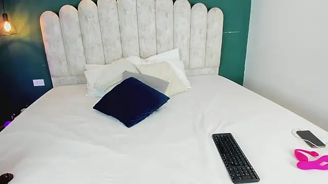 mayragonzpe   online show from October 2025 12:19:02 AM