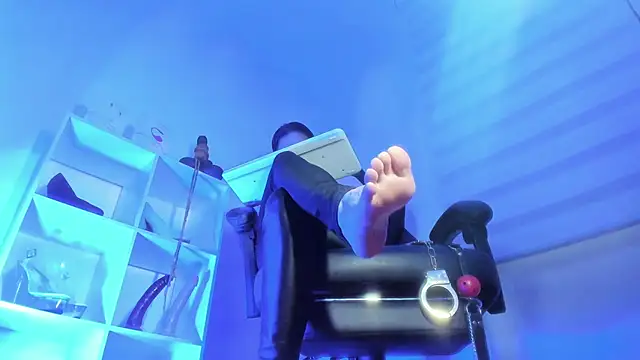 charlotte joliedart online show from November 2025 10:30:01 PM