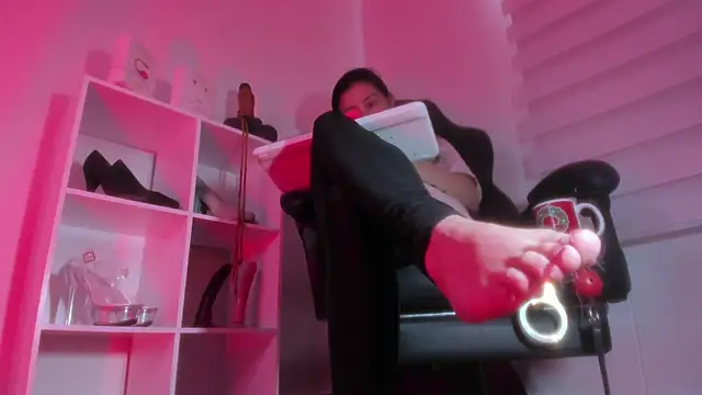 charlotte joliedart online show from February 2026 08:51:01 PM