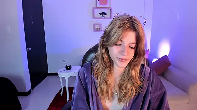 Nora Vennucci online show from February 2025 12:16:01 AM