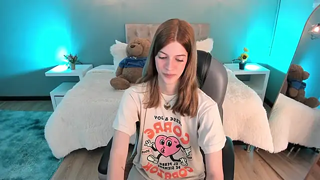 Nora Vennucci online show from October 2025 07:35:02 PM