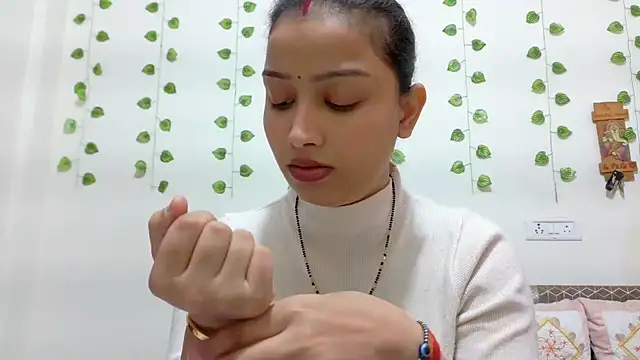 Aleena Rai online show from November 2025 09:45:01 AM