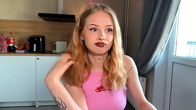 Snapshot of lisa_barbie chatting on April 2026 03:22:02 PM lisa barbie online show from April 2026 03:22:02 PM