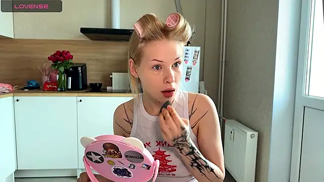 Snapshot of lisa_barbie chatting on May 2026 08:01:01 AM lisa barbie online show from May 2026 08:01:01 AM