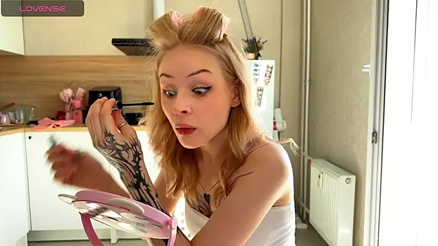 Snapshot of lisa_barbie chatting on May 2026 06:09:02 AM lisa barbie online show from May 2026 06:09:02 AM