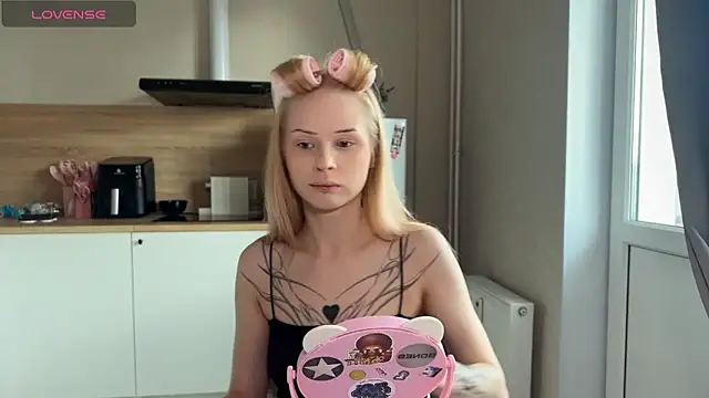 Snapshot of lisa_barbie chatting on May 2026 04:09:02 AM lisa barbie online show from May 2026 04:09:02 AM