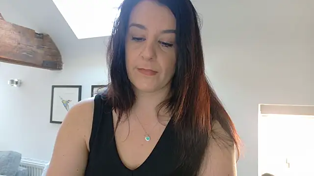 flatwhite0 online show from April 2026 08:50:01 AM