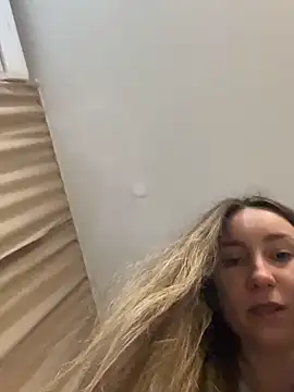 Snapshot of viviandaimond1 chatting on February 2025 10:45:01 PM viviandaimond1 online show from February 2025 10:45:01 PM