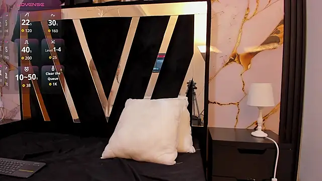 KarinaSimonz online show from February 2026 07:18:01 PM