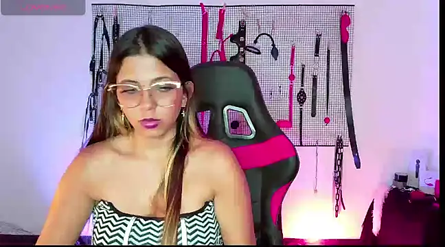 Snapshot of Megaan_Greey chatting on December 2024 08:53:02 PM Megaan Greey online show from December 2024 08:53:02 PM