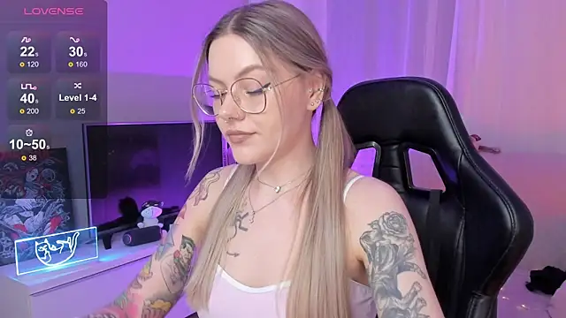 Marta May  online show from September 2025 03:39:02 PM