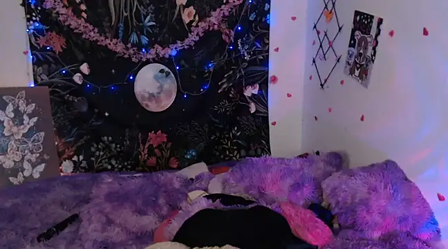 Snapshot of Emillyy_m chatting on January 2025 08:26:02 PM Emillyy m online show from January 2025 08:26:02 PM