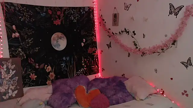 Snapshot of Emillyy_m chatting on April 2026 10:48:02 PM Emillyy m online show from April 2026 10:48:02 PM