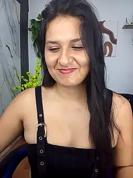 Snapshot of elena_jonees chatting on April 2026 08:37:02 PM elena jonees online show from April 2026 08:37:02 PM