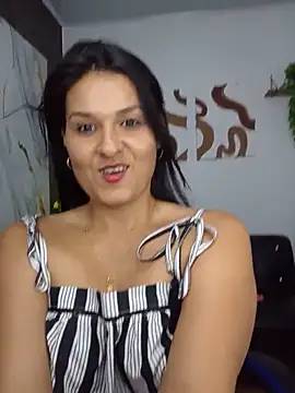 Snapshot of elena_jonees chatting on May 2026 08:39:01 PM elena jonees online show from May 2026 08:39:01 PM