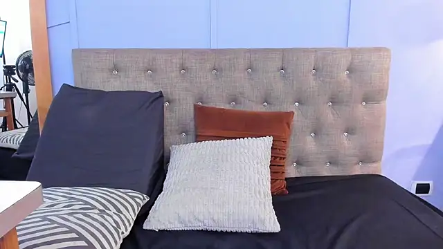 nathalie rossel online show from October 2025 08:24:02 AM