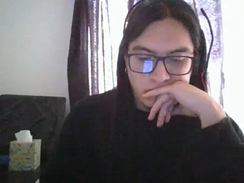 Snapshot of Pitton031 chatting on December 2025 09:23:02 PM Pitton031 online show from December 2025 09:23:02 PM