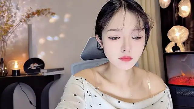 xiaodaibabyy online show from February 2025 01:25:01 PM