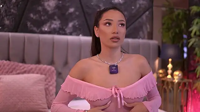 GinaValentinna online show from May 2026 07:11:01 PM