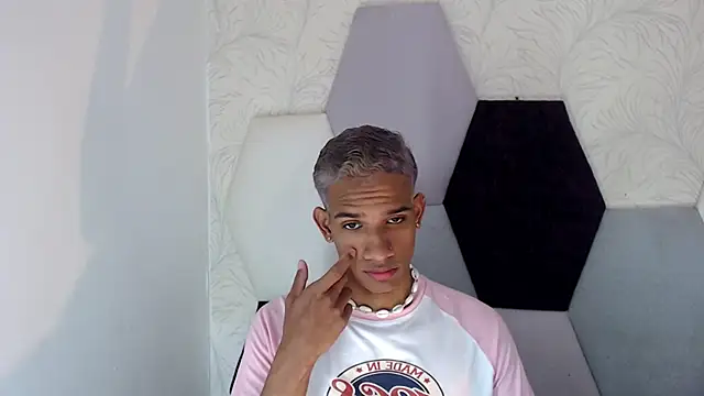 AbrahanBratz online show from January 2025 11:43:02 AM