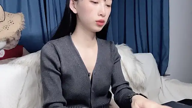 Lili-2 online show from March 2026 06:13:01 PM