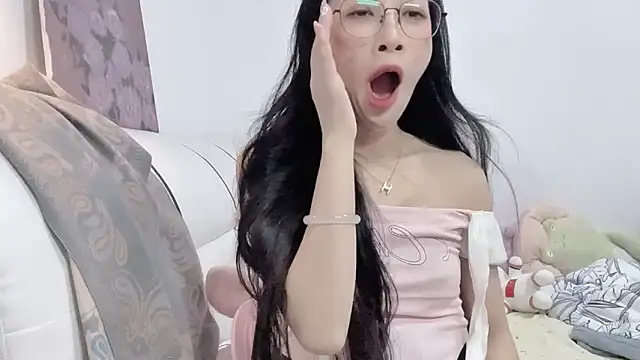 Lili-2 online show from May 2026 02:26:01 PM