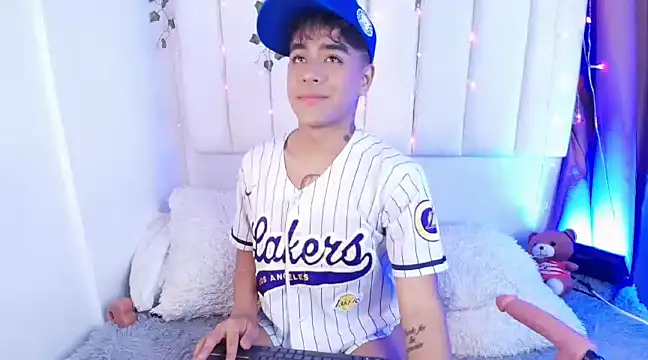 kiing azahell online show from January 2025 03:45:01 AM