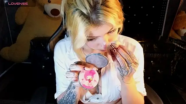 Kitty fox b online show from February 2026 01:10:01 PM