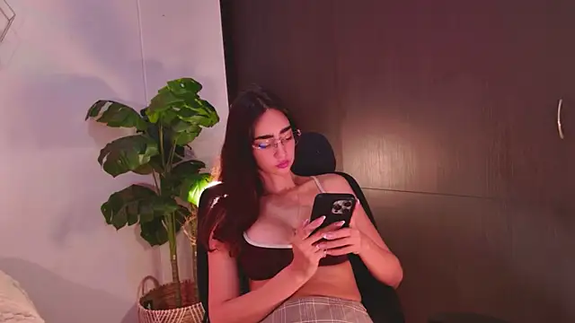 Snapshot of Scarlett_grand chatting on June 2026 03:40:01 PM Scarlett grand online show from June 2026 03:40:01 PM