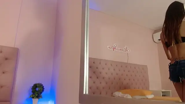 alice sofia online show from October 2025 12:02:02 PM