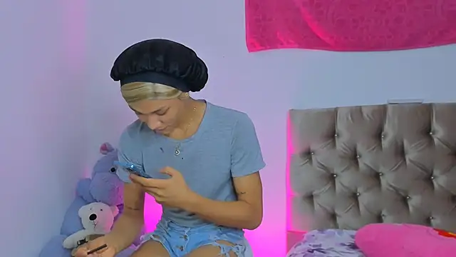 StassieBell online show from March 2025 07:38:02 AM