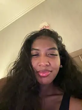 IamCrystal2 online show from December 2024 11:07:02 PM