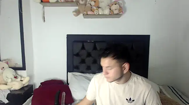 Snapshot of Latin_Boy24 chatting on February 2025 12:21:02 AM Latin Boy24 online show from February 2025 12:21:02 AM