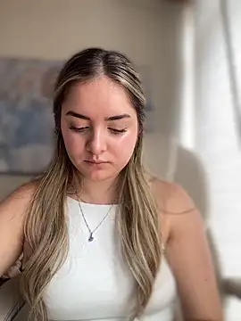 imlindapink online show from February 2026 06:00:02 PM