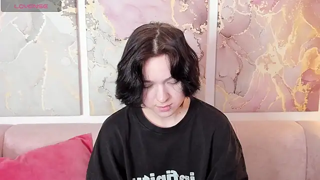 fiamoory online show from April 2026 06:19:01 AM