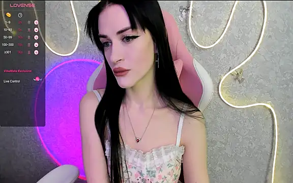 Molly Crystall online show from April 2026 04:48:01 AM