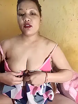 Snapshot of Radhikadavi879 chatting on January 2025 09:40:02 AM Radhikadavi879 online show from January 2025 09:40:02 AM