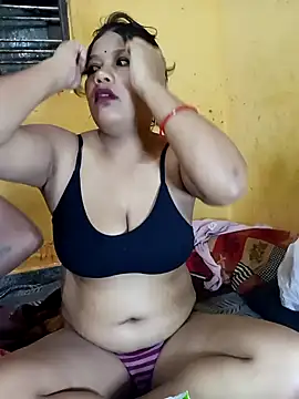 Snapshot of Radhikadavi879 chatting on January 2025 11:53:02 PM Radhikadavi879 online show from January 2025 11:53:02 PM