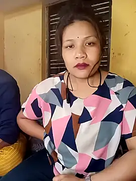 Snapshot of Radhikadavi879 chatting on January 2025 02:48:01 PM Radhikadavi879 online show from January 2025 02:48:01 PM
