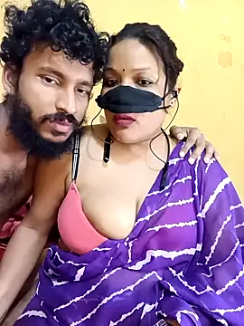 Snapshot of Radhikadavi879 chatting on February 2025 05:52:02 PM Radhikadavi879 online show from February 2025 05:52:02 PM