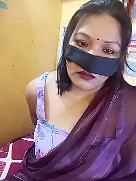 Snapshot of Radhikadavi879 chatting on February 2025 04:37:02 AM Radhikadavi879 online show from February 2025 04:37:02 AM