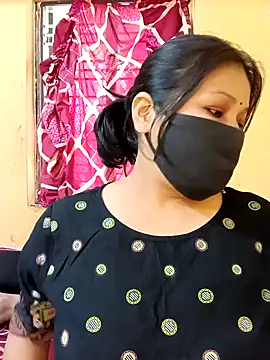 Snapshot of Radhikadavi879 chatting on February 2025 07:44:02 AM Radhikadavi879 online show from February 2025 07:44:02 AM