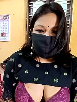 Snapshot of Radhikadavi879 chatting on February 2025 03:15:02 AM Radhikadavi879 online show from February 2025 03:15:02 AM