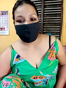 Snapshot of Radhikadavi879 chatting on February 2025 05:04:02 PM Radhikadavi879 online show from February 2025 05:04:02 PM