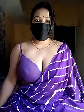 Snapshot of Radhikadavi879 chatting on September 2025 07:01:02 AM Radhikadavi879 online show from September 2025 07:01:02 AM