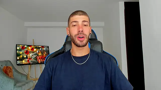 Snapshot of Guyinthemountain chatting on December 2024 04:47:02 PM Guyinthemountain online show from December 2024 04:47:02 PM