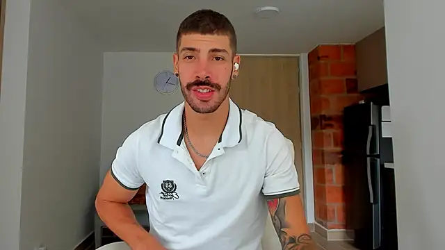 Snapshot of Guyinthemountain chatting on December 2024 03:44:02 PM Guyinthemountain online show from December 2024 03:44:02 PM