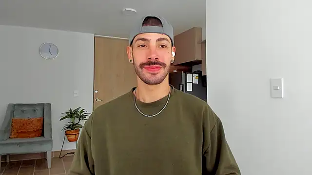 Snapshot of Guyinthemountain chatting on December 2024 12:00:02 PM Guyinthemountain online show from December 2024 12:00:02 PM