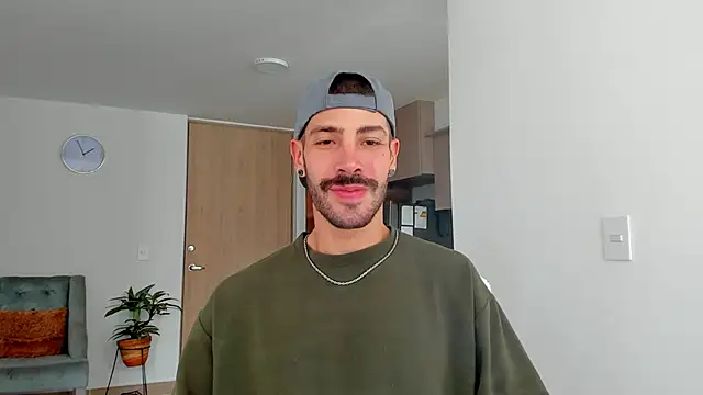 Snapshot of Guyinthemountain chatting on December 2024 03:05:01 PM Guyinthemountain online show from December 2024 03:05:01 PM